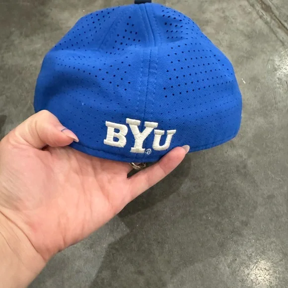 BYU Nike hat - Picture 3 of 6